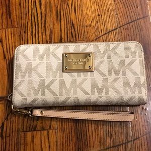 Michael Kors Wallet with wristlet
